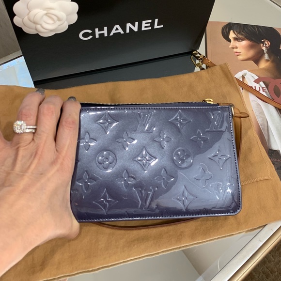 Louis Vuitton πLexington Vernis Pouchette π - Picture 3 of 8